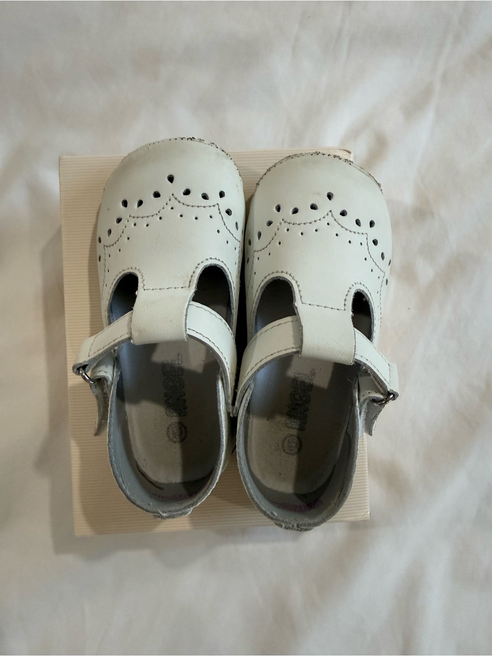 L’Amour Angel Baby Shoes size 6 White T-strap